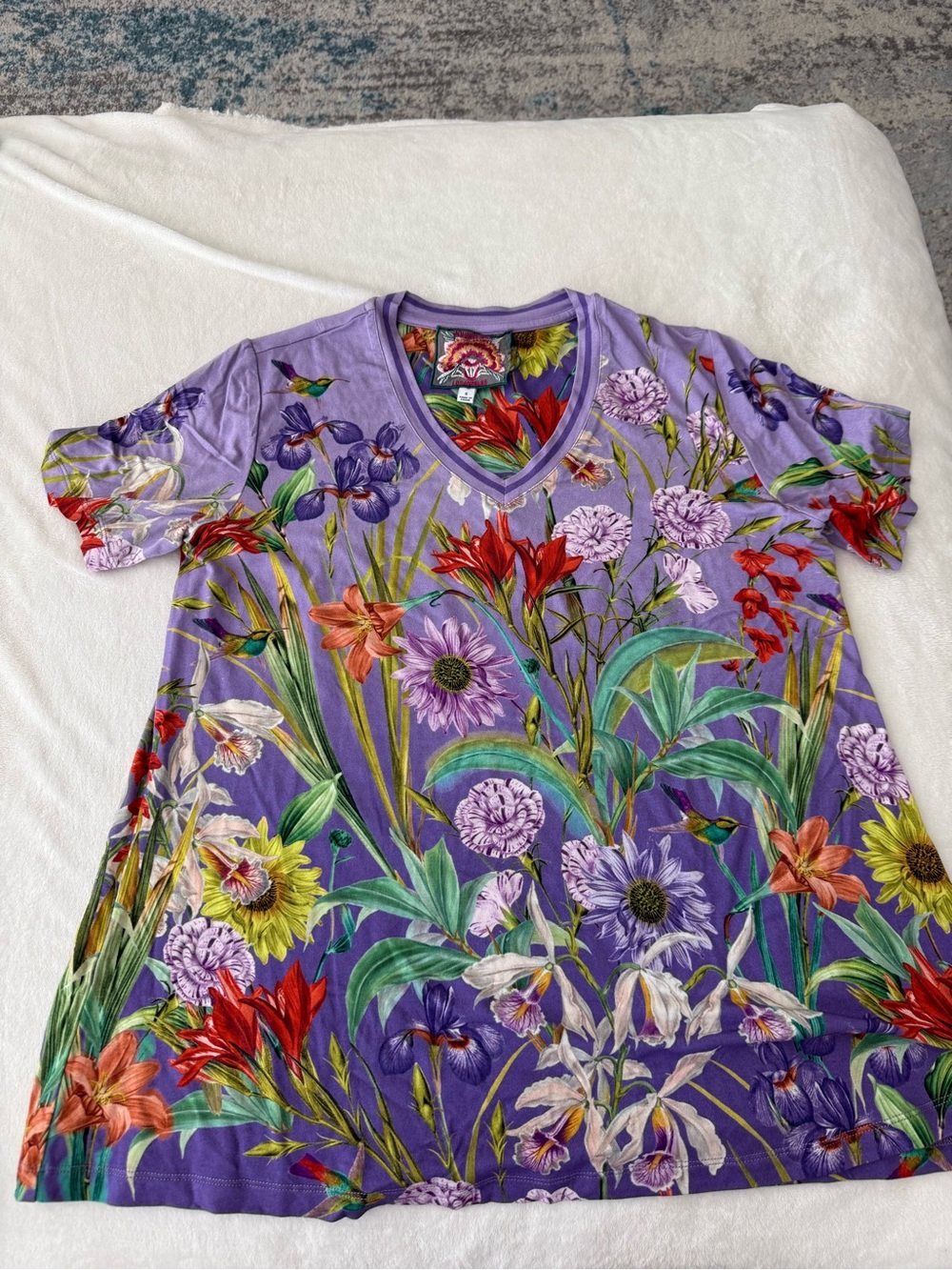 This is a Johnny Was The Janie Favorite Short Sleeve V-Neck Swing Tee S D82